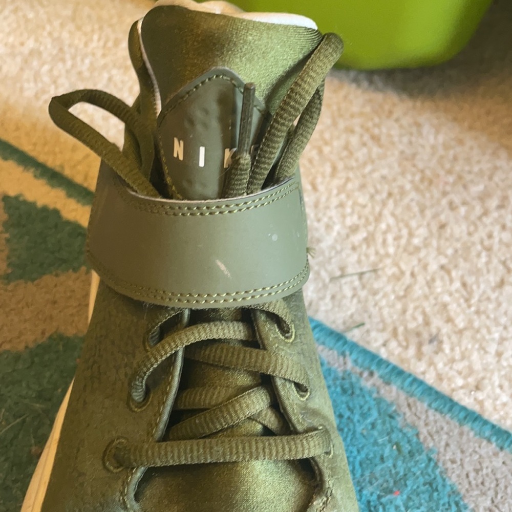 Tennis shoes - Picture 2 of 2